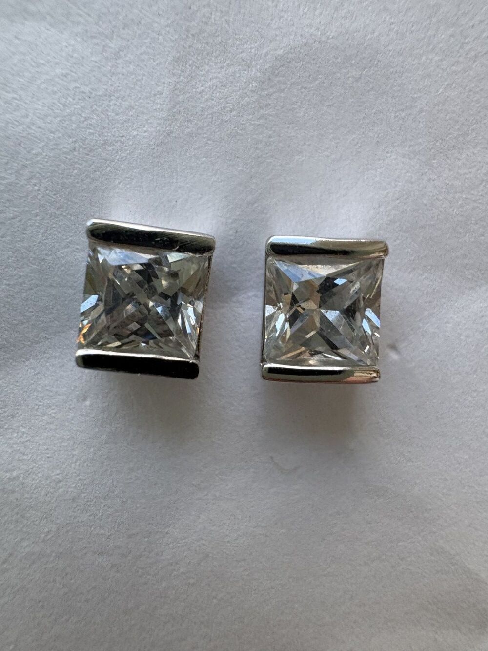 925 Sterling Silver Vintage Sparkly Clear Stone Stud  Pierced Earrings